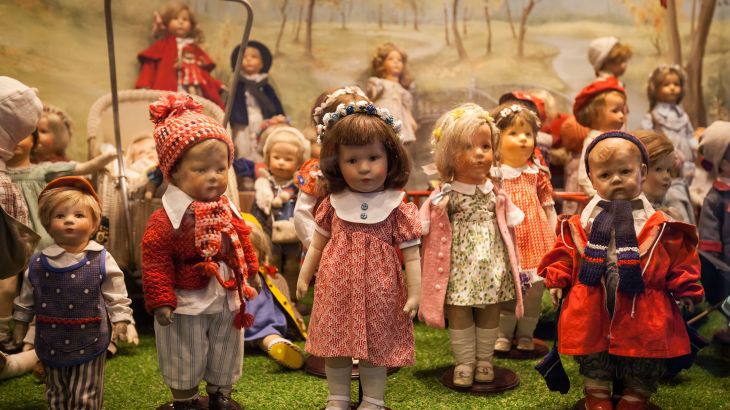 Puppen aus Käthe Kruses Puppenausstellung in der Märchengalerie