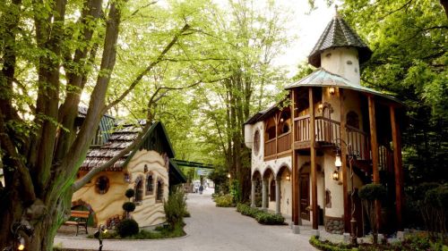 Märchenwald mit Dornröschenschloss