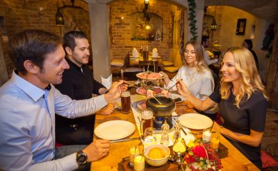 Fondue Classic im Bierkeller des Hotel Santa Isabel