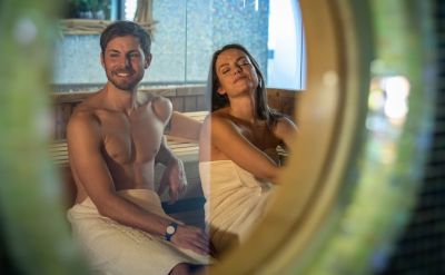 Blick durchs Fenster der Sauna Bell Rock