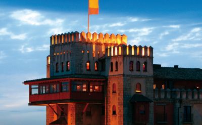 Aussenansicht Hotel Castillo Alcazar Abenddämmerung