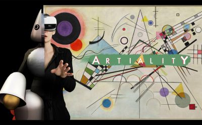 Das Logo der YULLBE Experience Artiality auf buntem Hintergrund, links daneben eine Frau, die eine VR Brille trägt
