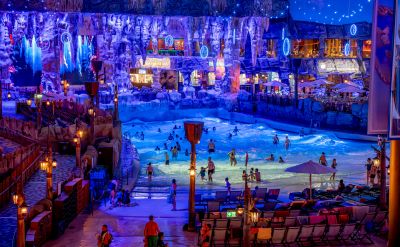 Panoramablick über das Wellenbad Surf Fjørd