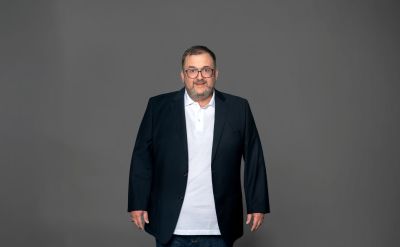 Ritratto di Achim Rau – responsabile di progetto comedy, spettacoli ospiti e concerti nel settore Confertainment dell’Europa-Park Resort.