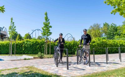Fahrrad fahren mit Blick auf den Europa-Park