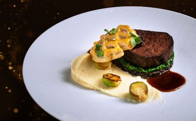 Filet imitation bœuf | Duxelles de champignons | Confit d’échalotes | Persil tubéreux | Pâte feuilletée