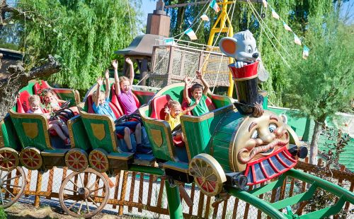 Fahrender Ba-a-a Express im Themenbereich Irland im Europa-Park