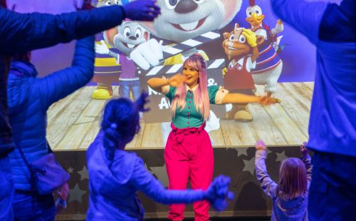 Tanzende Kinder bei der JUNIOR CLUB Show