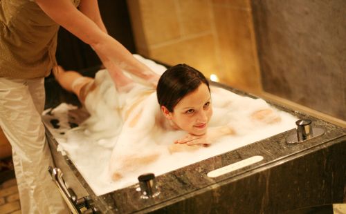 Hotelgast bei Hamam-Behandlung
