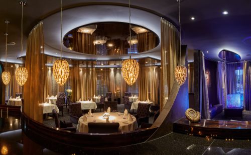 Ammolite - The Lighthouse Restaurant Gastraum beleuchtet