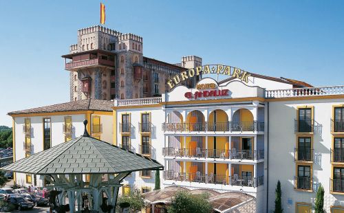 4-Sterne Erlebnishotel "El Andaluz" im Hintergrund 4-Sterne Erlebnishotel "Castillo Alcazar"