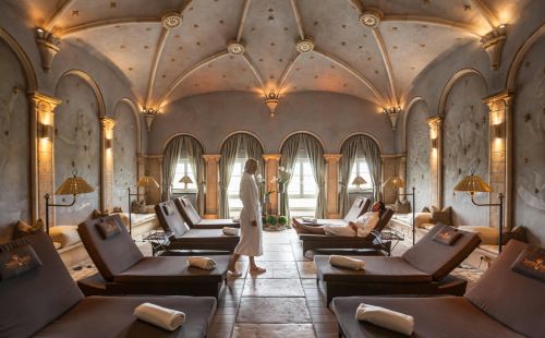 Paar im Wellnessraum deluxe