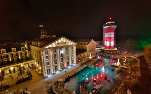 Panorama-Ansicht des Hotel Bell Rock im Dunkeln