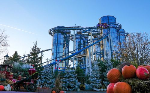 Euro-Mir mit HALLOWinter Dekoration