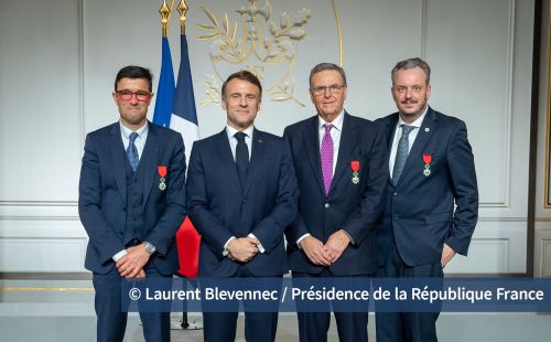 Rodolphe Delord, algemeen directeur van ZooParc de Beauval, Emmanuel Macron, Roland Mack, Michael Mack
