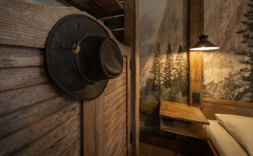 Riverside Western Lodge