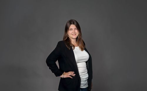 Portret van Marli Wiesler – projectleider software binnen de Confertainment‑afdeling van het Europa‑Park Resort.
