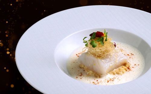 Luccio perca | Crauti alla panna | Piment d’Espelette | Beurre blanc | Crémant brut Château Ollwiller