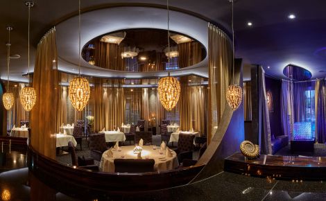 Ammolite - The Lighthouse Restaurant Gastraum beleuchtet