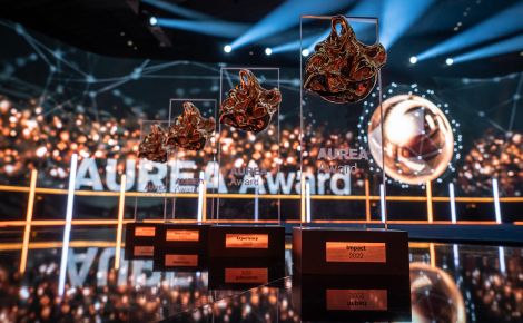 Trophäen der Gewinner des Aurea Awards 2022