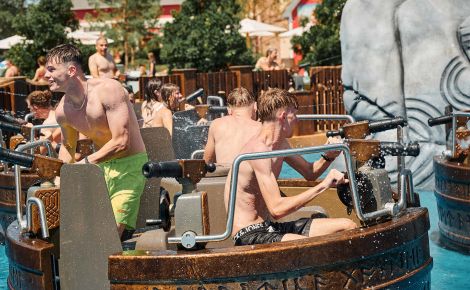 Das neue Fahrgeschäft "Tønnevirvel" im Außenbereich von Rulantica