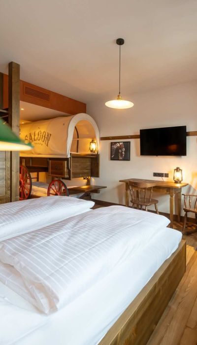 Riverside Western Lodge 4-Bett Standardzimmer