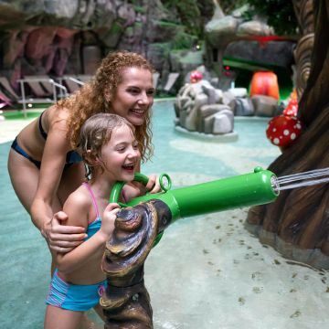Junge Familie in Trølldal in Rulantica
