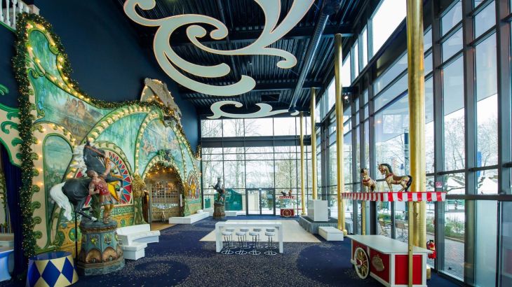 Foyer Confertainment Center