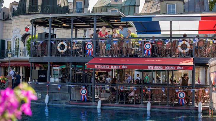 Bistro-Schiff im Themenbereich Frankreich