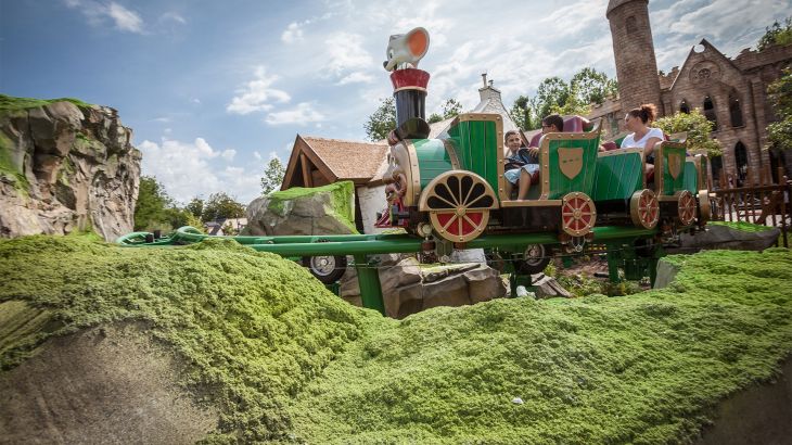 Fahrender Ba-a-a Express im Themenbereich Irland im Europa-Park