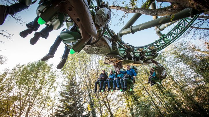 Fahrt im Inverted Powered Coaster ARTHUR