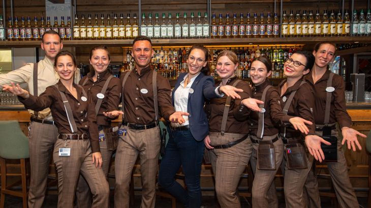 Gruppenbild des Teams der Bar Erikssøn im Kronasar