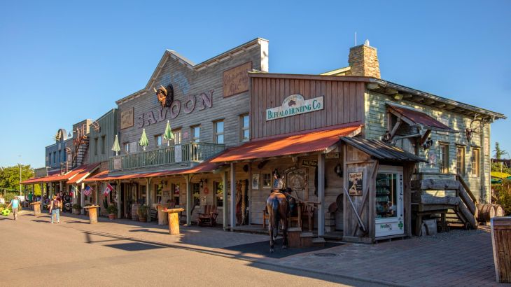 Camp Resort Saloon