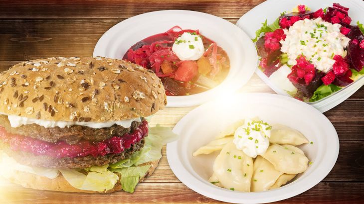 Leckere russische Gerichte mit Burger und Salat und Teigtaschen