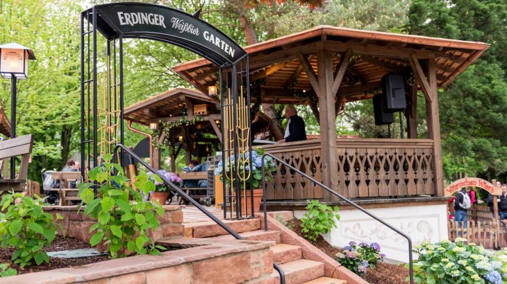 ERDINGER Weißbiergarten Außenansicht von Eingang