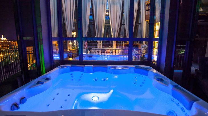 John F. Kennedy Suite Hotel Bell Rock Außenwhirlpool mit LED's