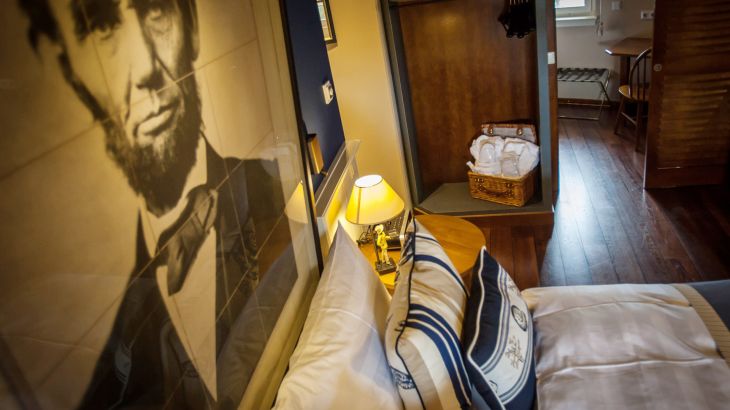 Juniorsuite Abraham Lincoln Hotel Bell Rock Bett und Wandbild