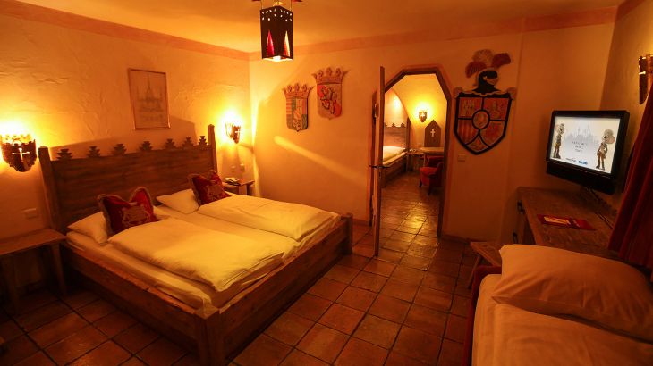 Komfort-Zimmer Hotel Castillo Alcazar Schlafzimmer mit Fernseher
