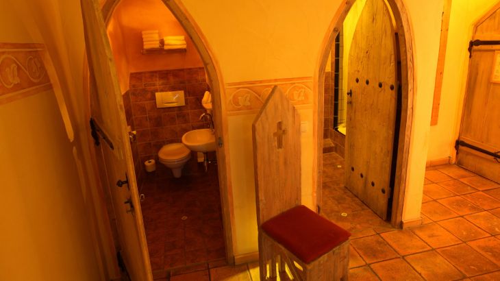 Komfort-Zimmer Hotel Castillo Alcazar Badezimmer und Toilette