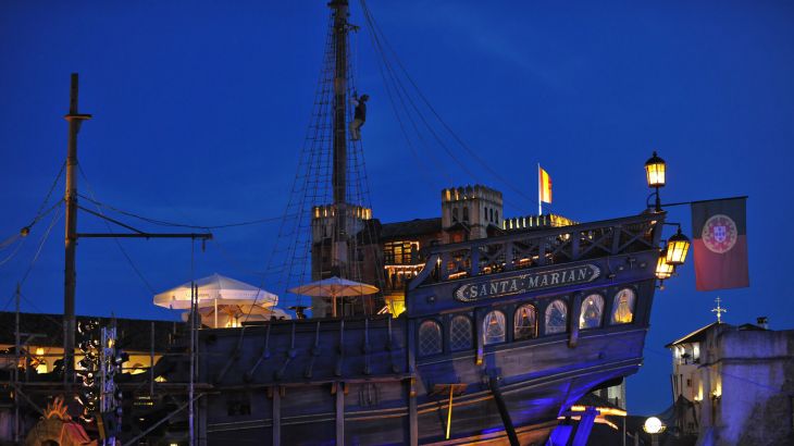 Das Schiff Santa Marian am Abend