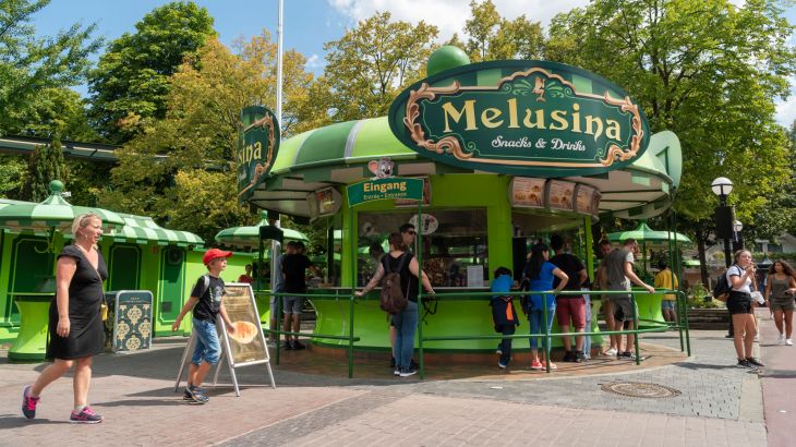 Melusina Snacks & Drinks im Sommer von außen
