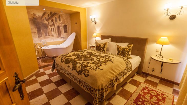 Präsidentensuite Hotel Colosseo Schlafzimmer mit Badewanne