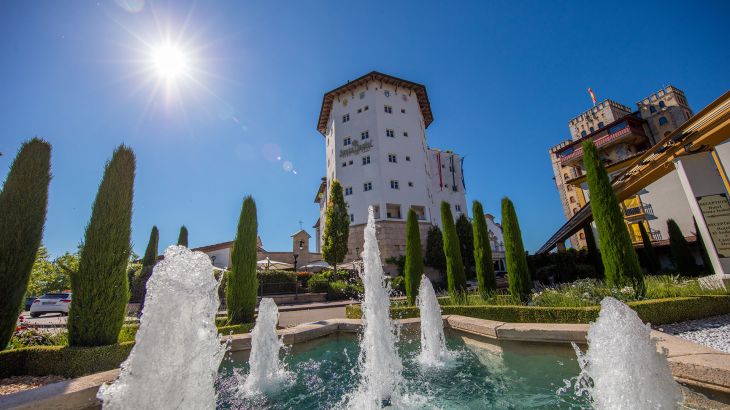 Santa Isabel im Sommer bei Sonnenschein