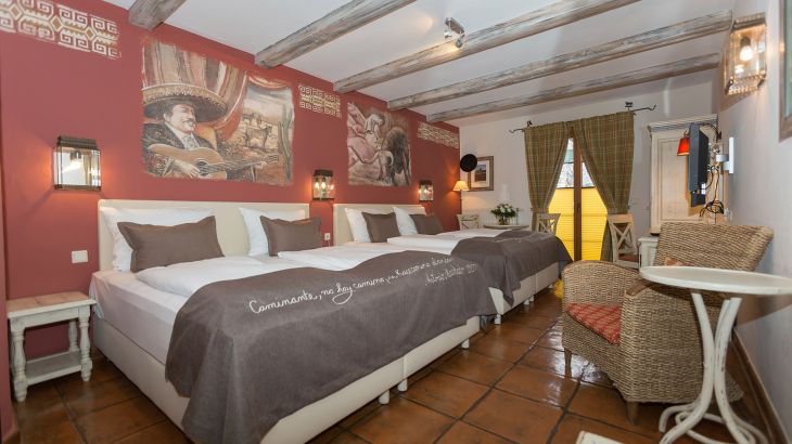 Standardzimmer Hotel El Andaluz Schlafzimmer mit zwei Doppelbetten