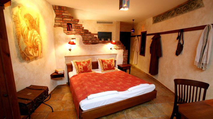 Standardzimmer Hotel Santa Isabel Schlafbereich mit Doppelbett