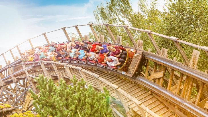 Besucher bei der Fahrt im "WODAN - Timburcoaster"