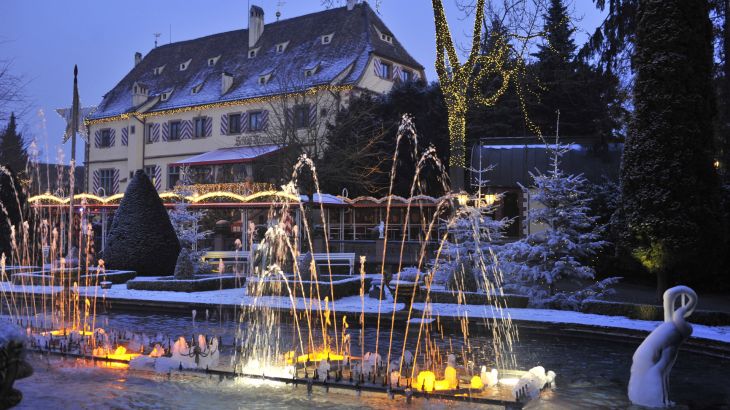 Brunnen Schloss Balthasar Abendstimmung im Winter