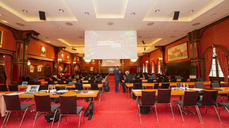 Confertainment Raum Ballsaal Berlin mit Festzelt-Bestuhlung