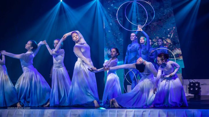 Eine jugendliche Tanzgruppe der Europa-Park Talent Academy
