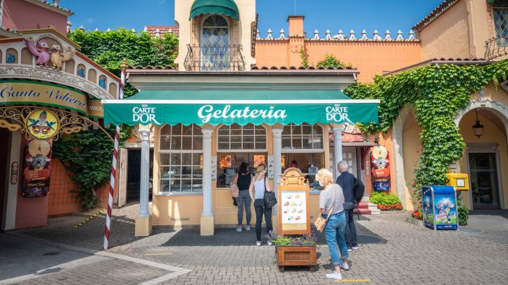Vorderansicht der Gelateria im Italienischen Themenbereich